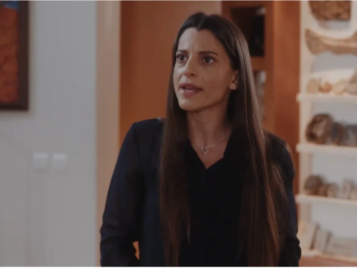 Η Γη της Ελιάς: Η Ισμήνη κάθε επαφή με την πραγματικότητα κι ο Λυκούργος την κλείνει σε ψυχιατρείο