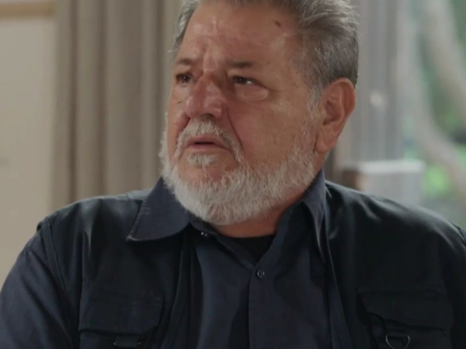 Η Γη της ελιάς: Ο Λυκούργος μαθαίνει την απιστία του Κωνσταντίνου και βγάζει τον Κρητικό από μέσα του