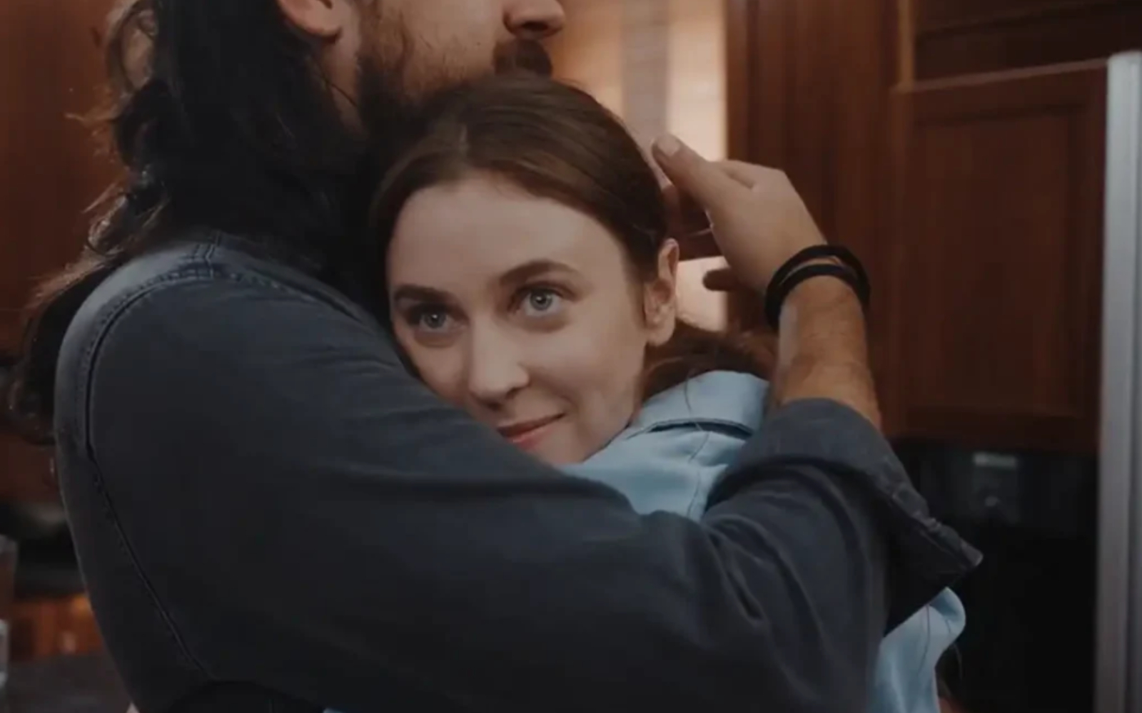 Η Γη της Ελιάς: Παυλής και Δάφνη κάνουν μωρό