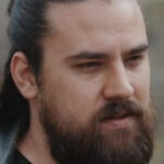 Η Γη της Ελιάς: Ο Παυλής βάφει τα χέρια του με αίμα