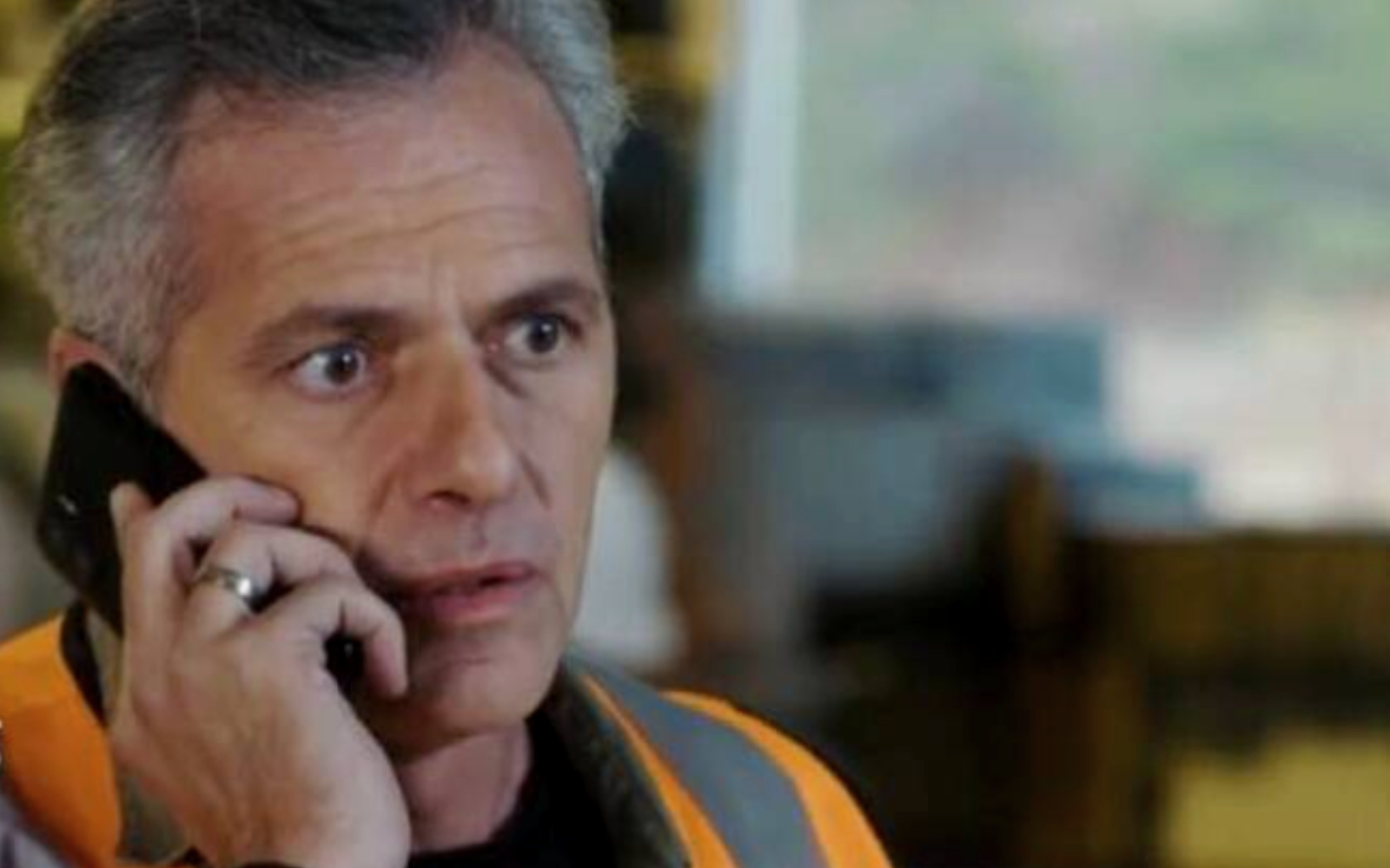 Η Γη της Ελιάς : Σαπίζουν στο ξύλο τον Αντώνη και τον αφήνουν αιμόφυρτο