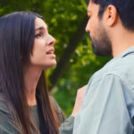 Η Γη της Ελιάς : H Βασιλική πιάνει στα πράσα τον Στέφανο με μια συνάδελφό του