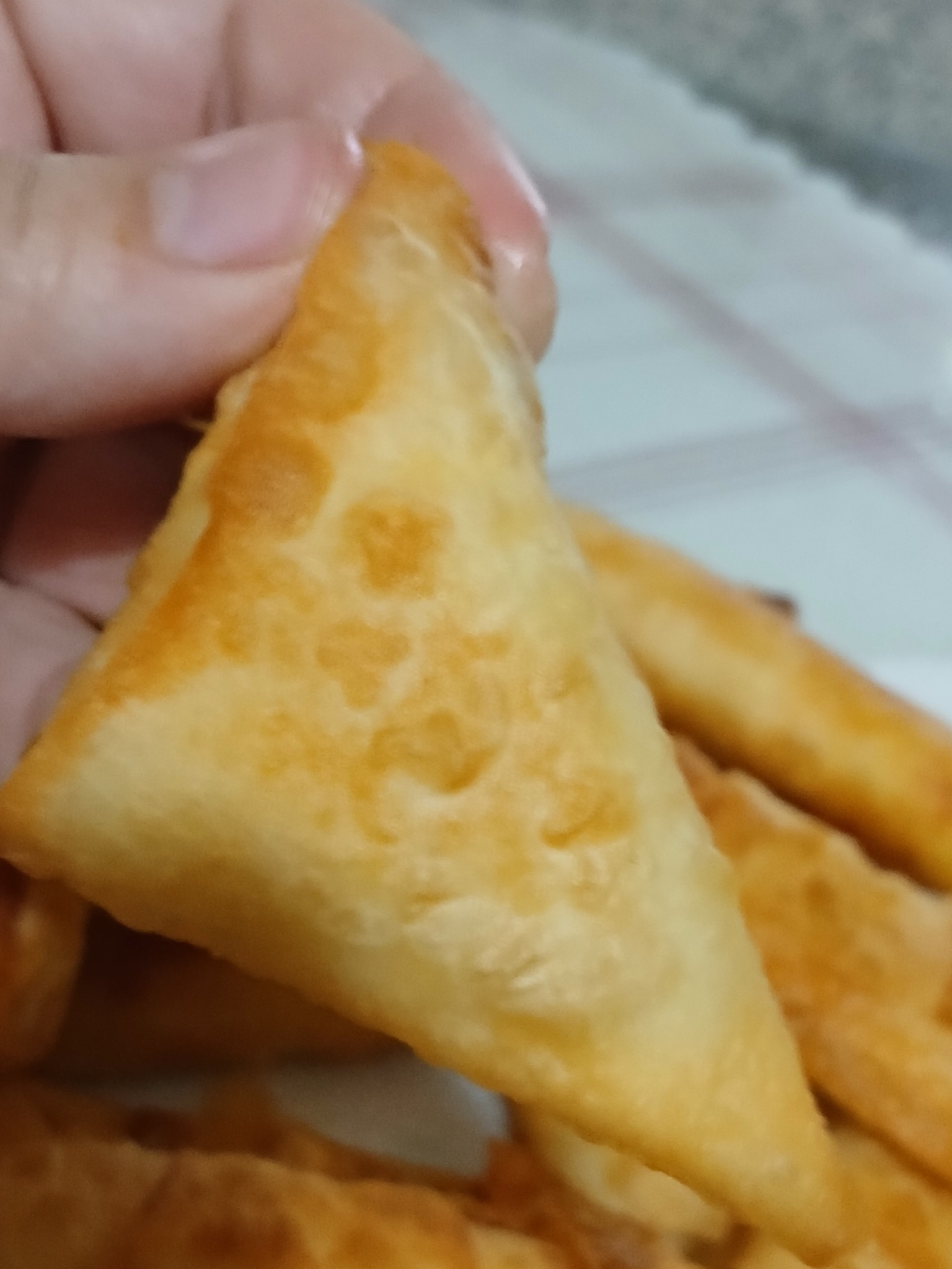 Γρήγορα τυρομπουρεκάκια με φέτα και ρεγκάτο