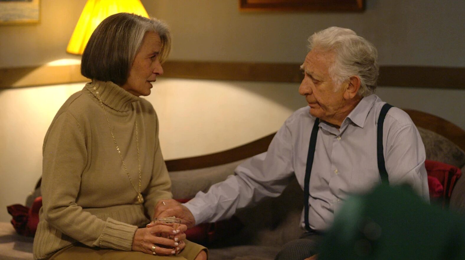 Ηλέκτρα επόμενα επεισόδια Γ’ κύκλος: 98, 99, 100, 101, 102, 103