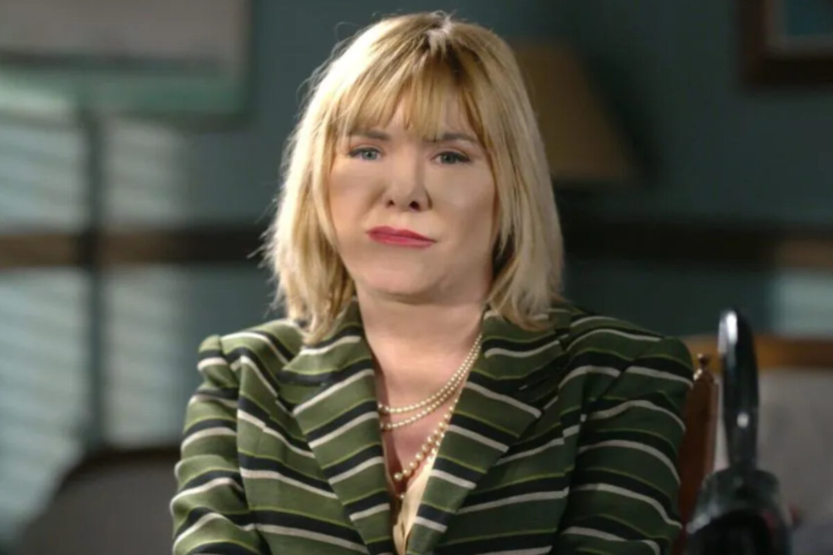 Ηλέκτρα: Η Φιόνα στέκεται πάνω από ένα άψυχο σώμα και τα χάνει με αυτό που βλέπει