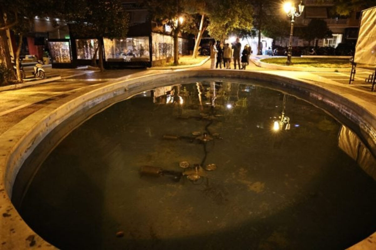 Καλλιθέα: Συνεχίζει να παλεύει για τη ζωή του το 2χρονο παιδί που έπεσε στο σιντριβάνι - «Είναι μια χαρά το παιδί» απαντά ο πατέρας