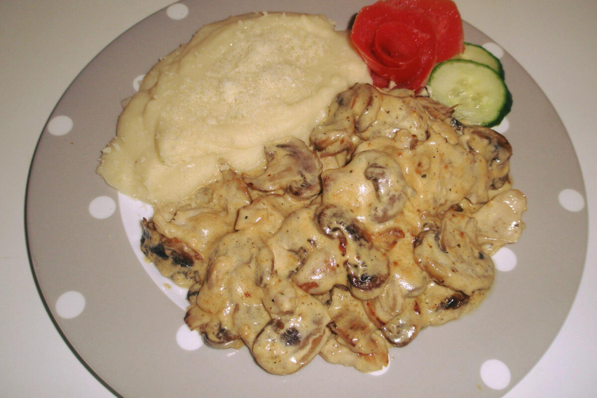 Κοτόπουλο αλά κρεμ με μανιτάρια και πουρέ για του Αγίου Βαλεντίνου
