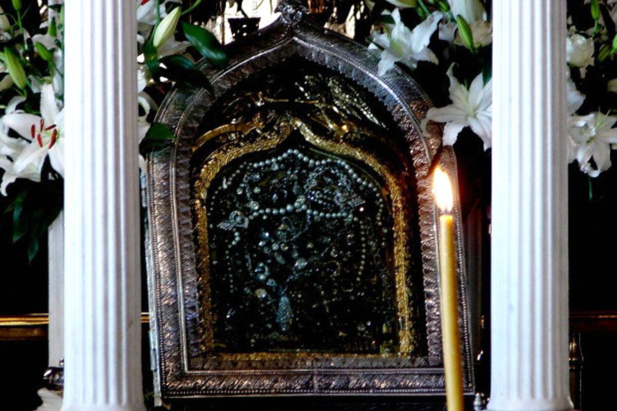 Ο ξεσηκωμός της Τήνου για την σύλληψη του ιερόσυλου αφτιαχτο