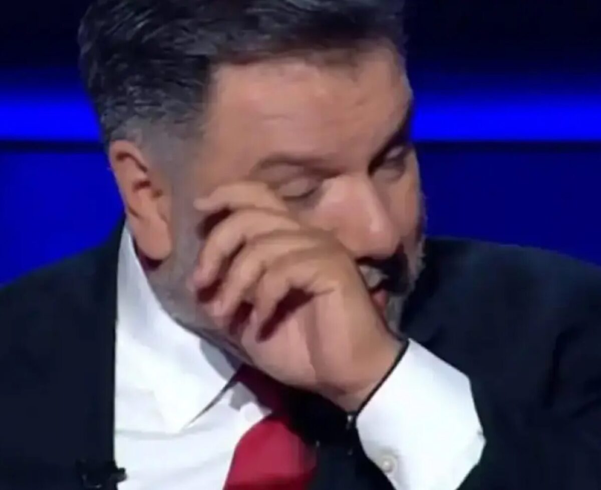 Ξέσπασε σε κλάματα on air ο Γρηγόρης Αρναούτογλου για τον θάνατο της μητέρας του