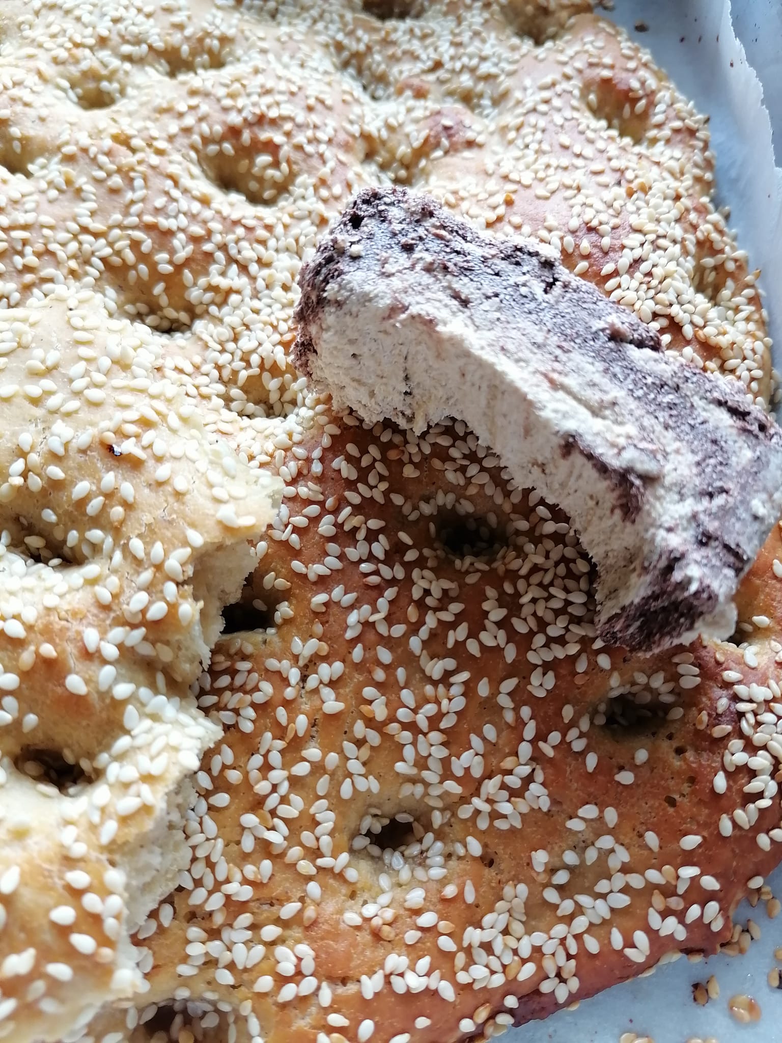 Λαγάνα με μέλι και ταχίνι για τη Καθαρά Δευτέρα