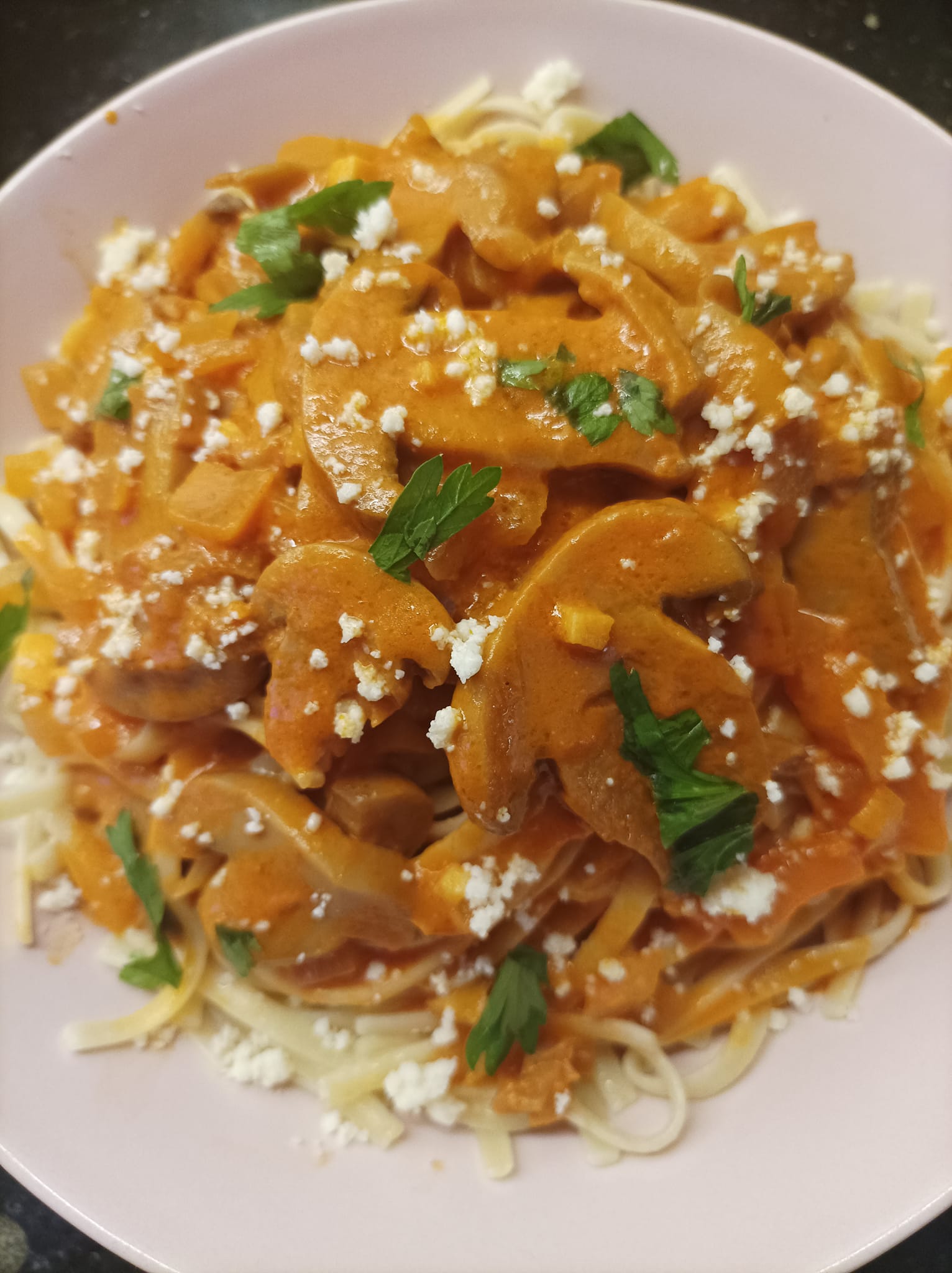 Μακαρονάδα με μανιτάρια για τη Σαρακοστή