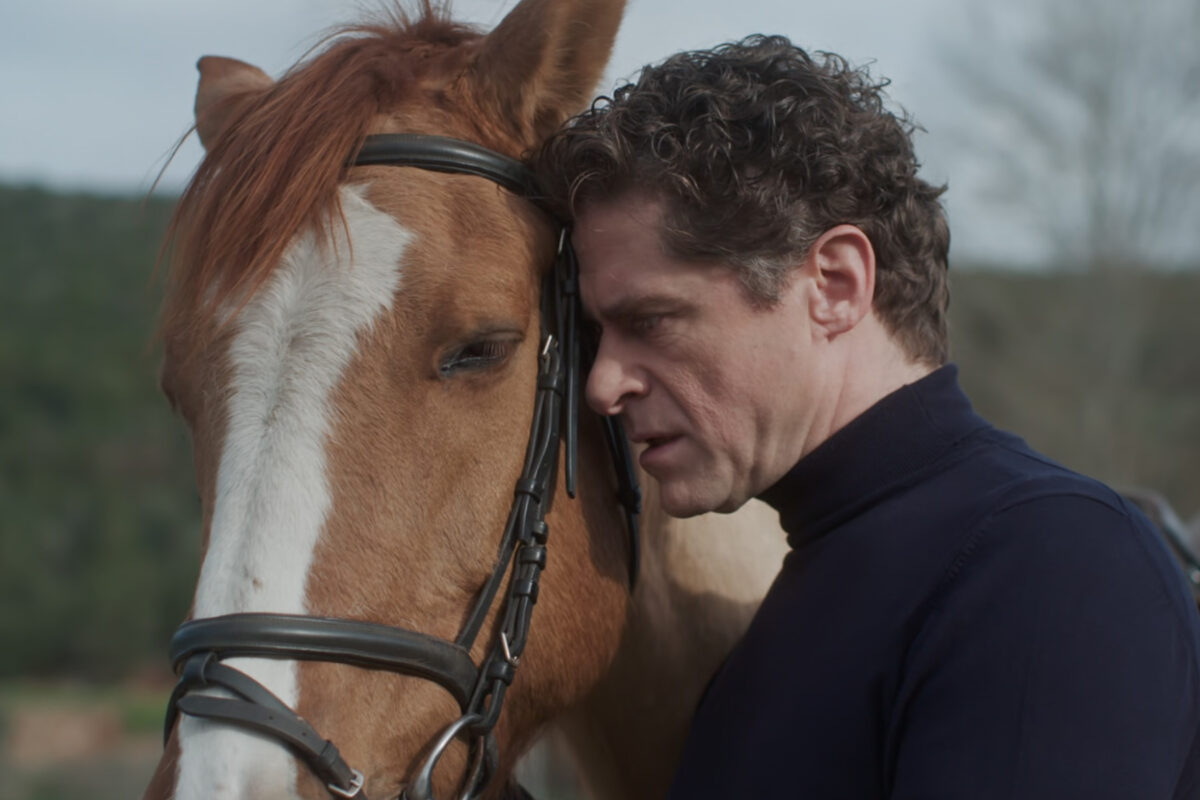 Μία Νύχτα Μόνο: Του κλέβει όλη του τη περιουσία και εξαφανίζεται