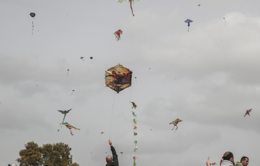 πέταγμα-χαρταετού-με-άσχημο-καιρό-