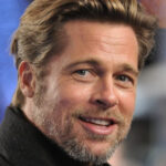 Μπραντ Πιτ: Χαμογελαστός και φιλικός με τους ντόπιους στην Ύδρα - Οι δηλώσεις που έκανε στις κάμερες (βίντεο)