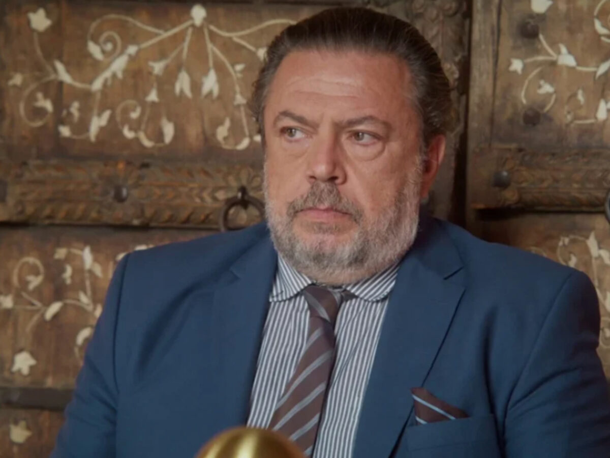 Να μ αγαπάς: Ο Θεόφιλος γίνεται αξιοθρήνητος και εκλιπαρεί για βοήθεια