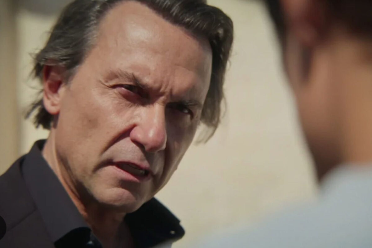 Να μ' αγαπάς: Ο Άγγελος αφήνει τον Θεόφιλο απένταρο και τον πετάει στον δρόμο