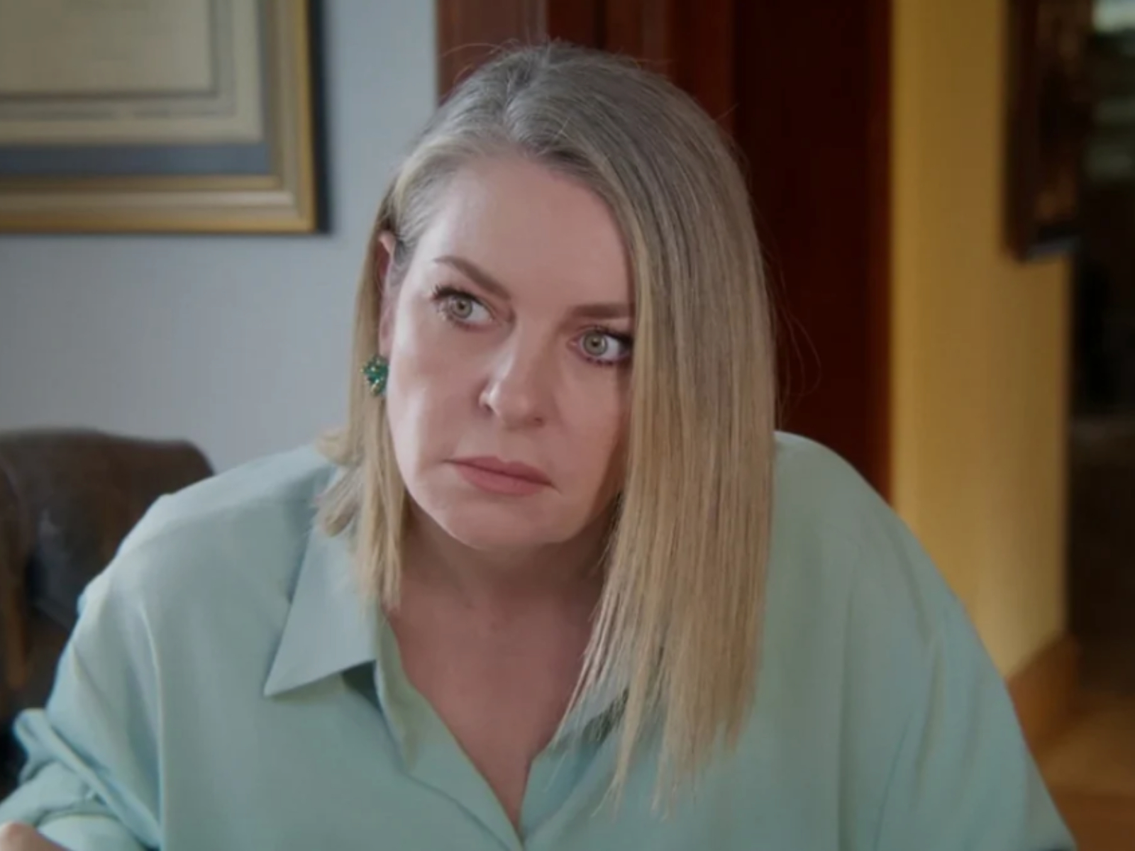 Να μ'αγαπάς-Σοφία 