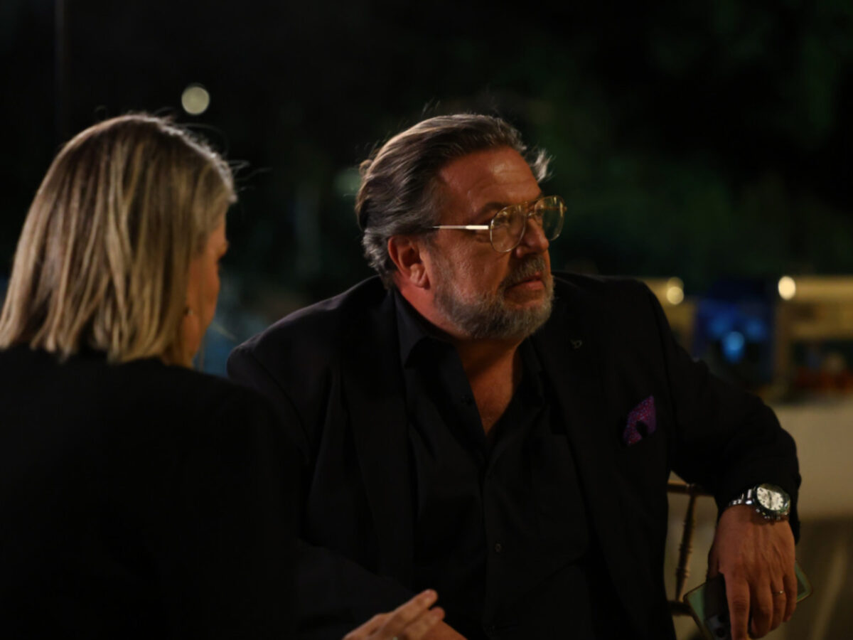 Να μ'αγαπάς: Ο Θεόφιλος εξαντλεί το μίσος του πάνω στην Σοφία και την πετά στον δρόμο