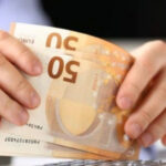 Νέο επίδομα 391 ευρώ από τον ΟΠΕΚΑ: Ποιοι είναι οι δικαιούχοι