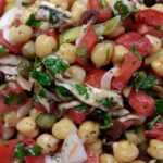 Νηστίσιμη πολυσαλάτα με ρεβίθια για τη Καθαρά Δευτέρα