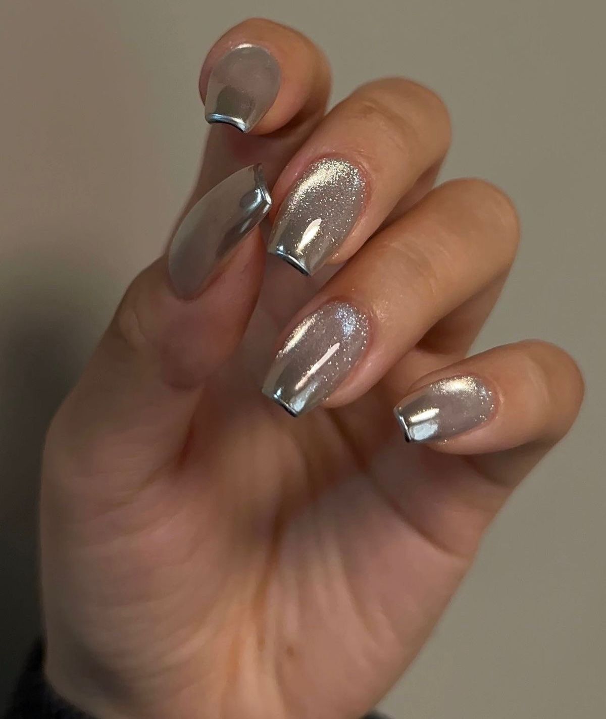 Νύχια Μαρτίου 2026: Τα σχέδια στο μανικιούρ που θα κλέψουν τις εντυπώσεις την Άνοιξη 2026