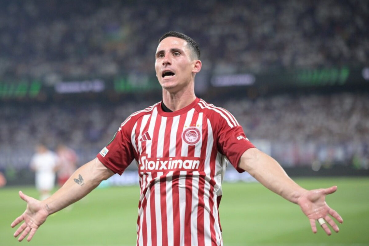 Ολυμπιακός: Πότε θα απολογηθεί ο Ποντένσε για τη ρίψη ομπρέλας στη έδρα της ΑΕΚ;