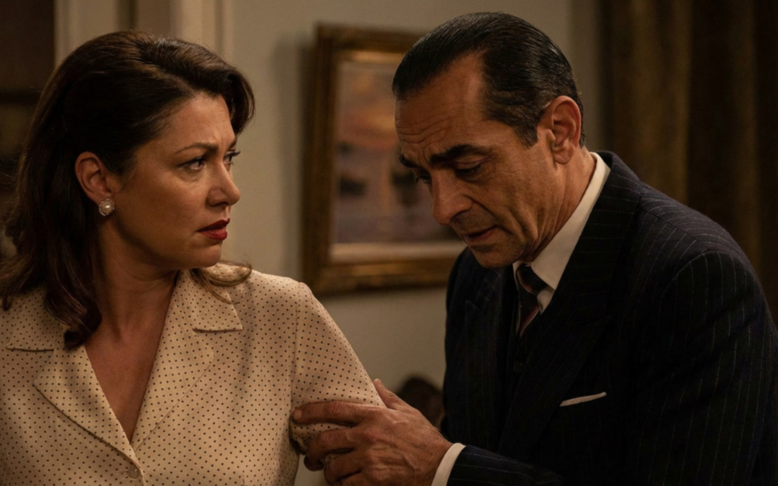 Πόρτο Λεόνε: Ο Ντίνος κρατά φυλακισμένη την Γαλήνη και της κάνει την ζωή κόλαση