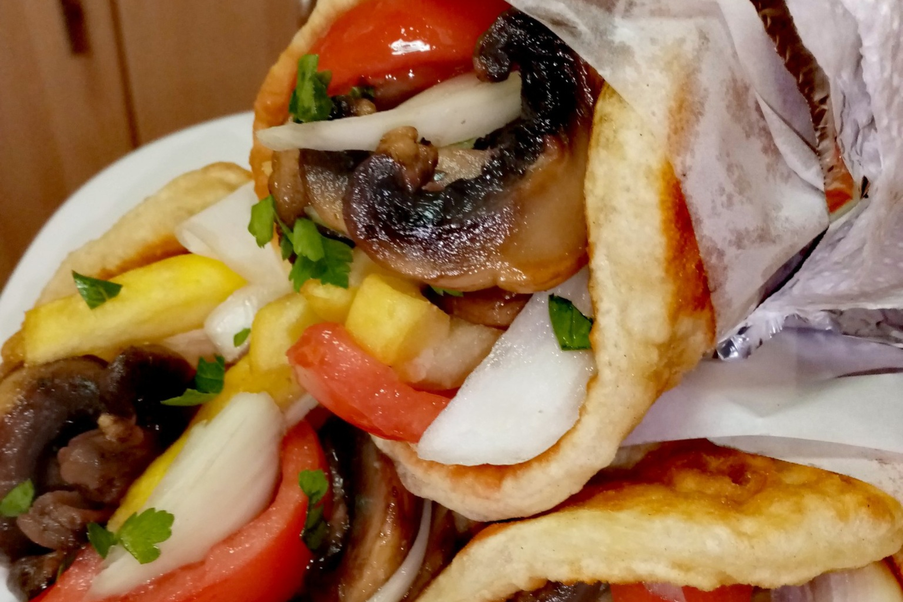 Σαρακοστιανά-πιτόγυρα-με μανιτάρια-και σπιτική πιτα-