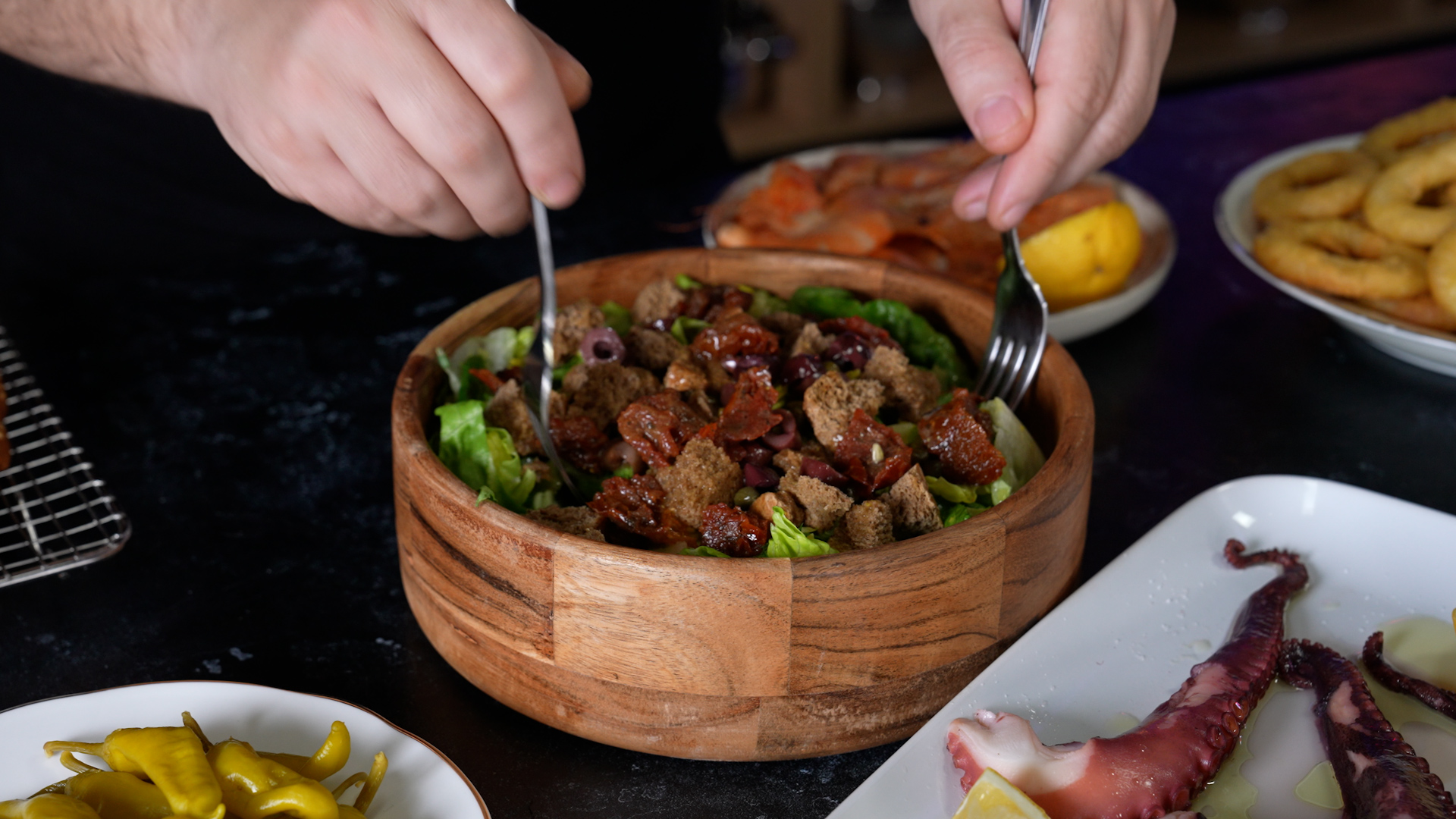 Σαρακοστιανή σαλάτα με αρωματική σώς