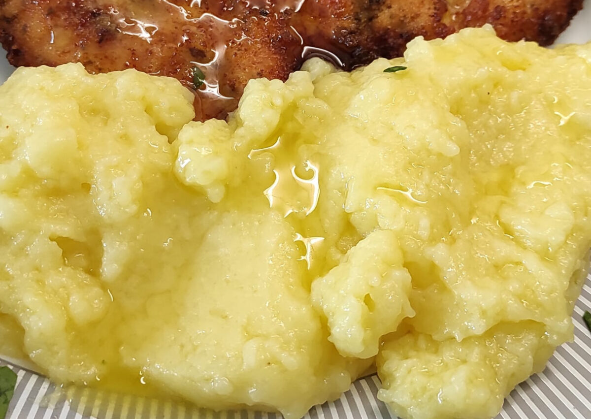 Σκορδάτος πουρές πατάτας για τη Τσικνοπέμπτη