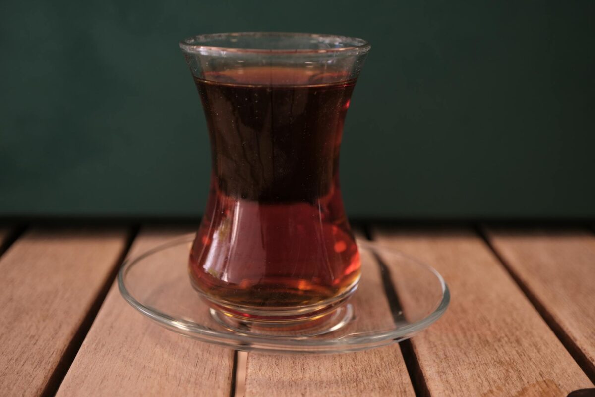 Το ρόφημα με τη κανέλα και τον κουρκουμά που σε βοηθά να κόψεις το κάπνισμα και αποτοξινώνει το σώμα