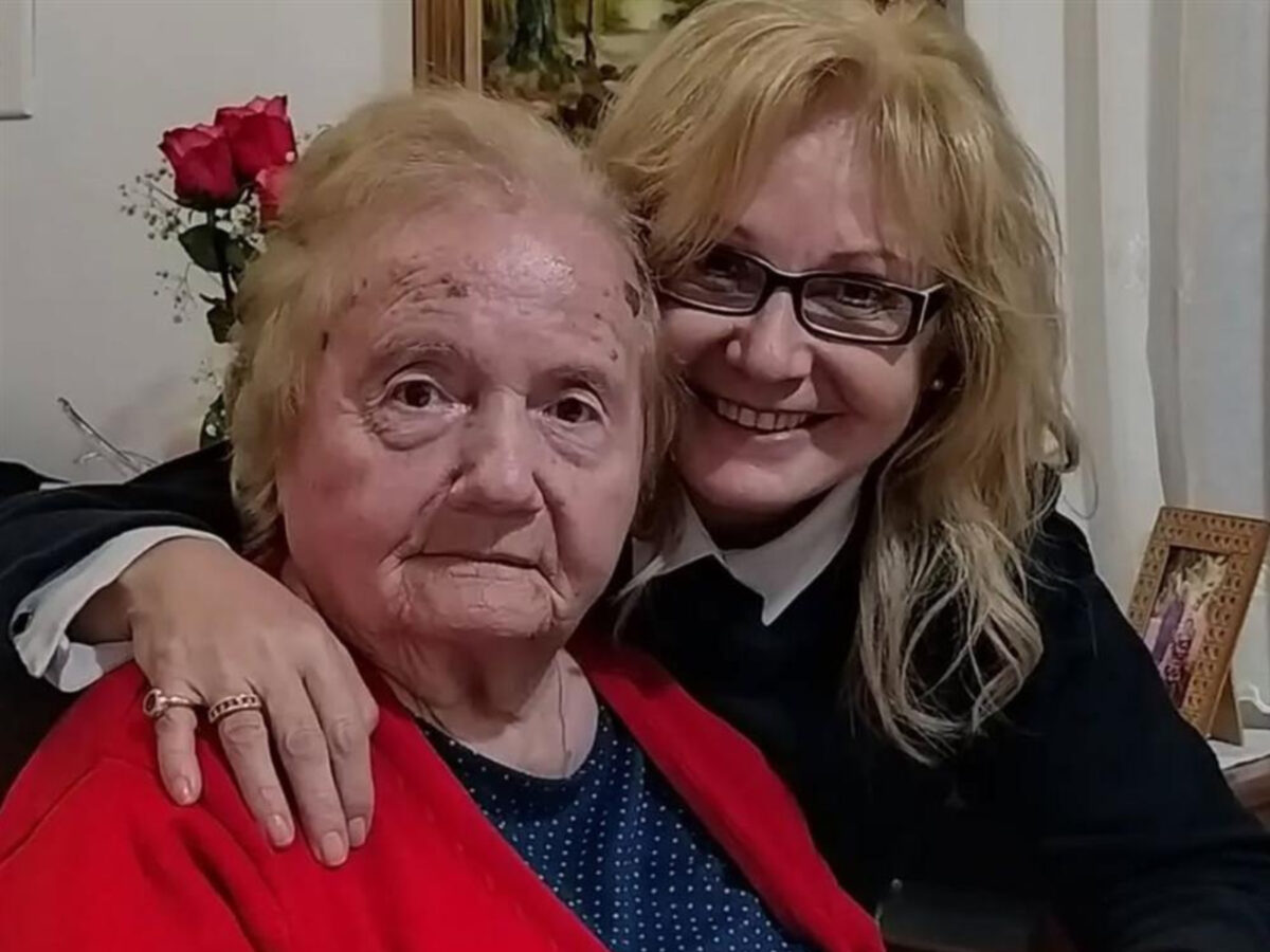 Το σπαρακτικό μήνυμα της Αγγελικής Νικολούλη 3 μήνες μετά τον θάνατο της μητέρας της: «Περιμένω να φανείς. Στείλε μου ένα σημάδι»