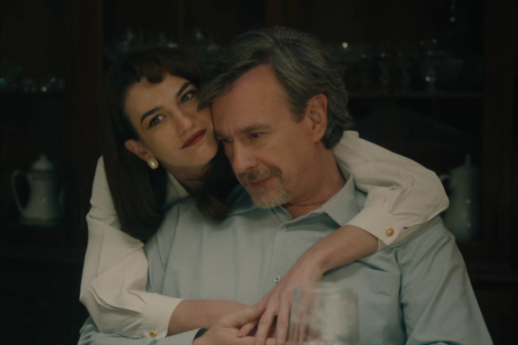 Το σπίτι δίπλα στο ποτάμι: Η Μελισσάνθη βλέπει τον Απόστολο με άλλη γυναίκα και τρελαίνεται