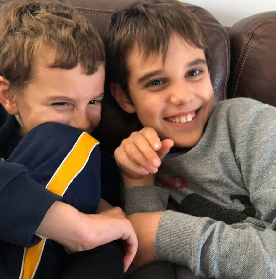 Τραγωδία με αναπάντητα ερωτήματα: Νεκροί οι γονείς δύο αυτιστικά παιδιά και τρία κατοικίδια