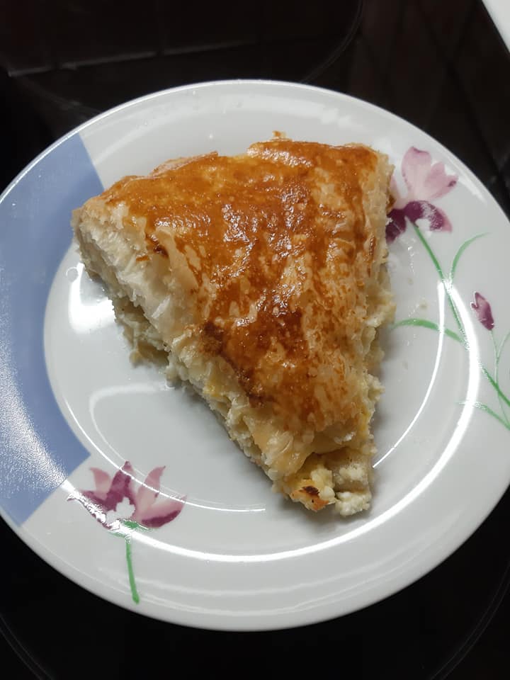 Τυρόπιτα-σφολιάτας-με σιμιγδάλι-συνταγή-