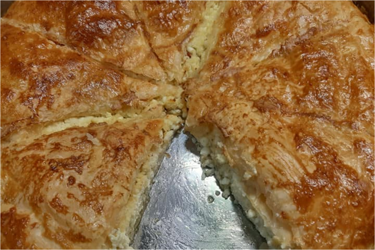 Τυρόπιτα σφολιάτας με σιμιγδάλι