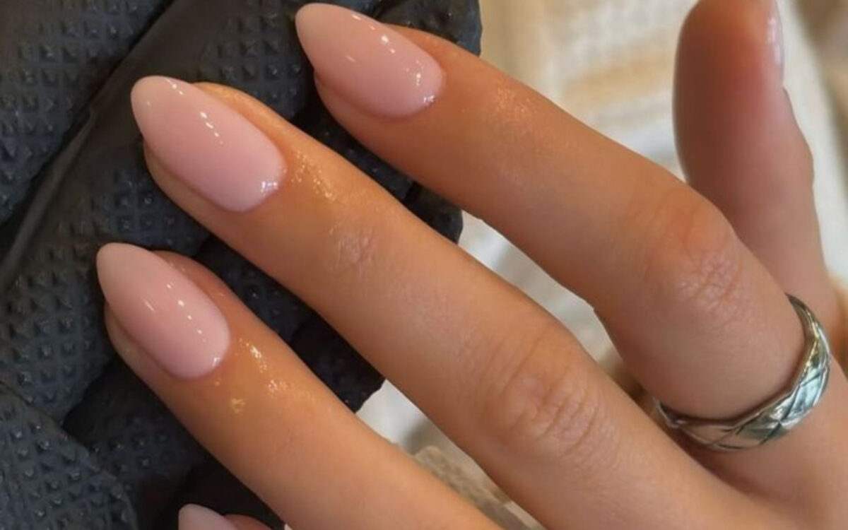 Babydoll νύχια: Το trend της Άνοιξης για σικ και minimal μανικιούρ