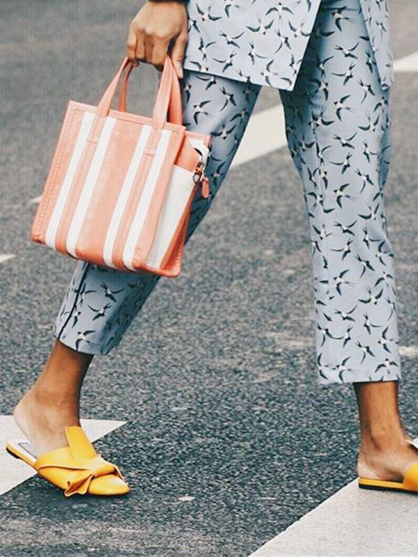 Backless loafers: Τα σανδάλια που θα φορεθούν πολύ την άνοιξη 2026