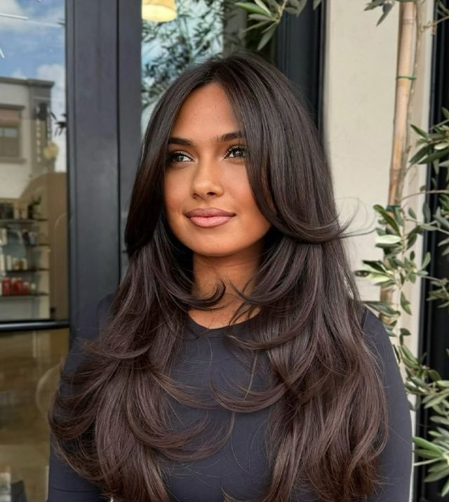 Butterfly cut: Το κούρεμα που θα κλέψει τη παράσταση την Άνοιξη - Καλοκαίρι 2026 και όλες οι ιδέες για να το υιοθετήσεις