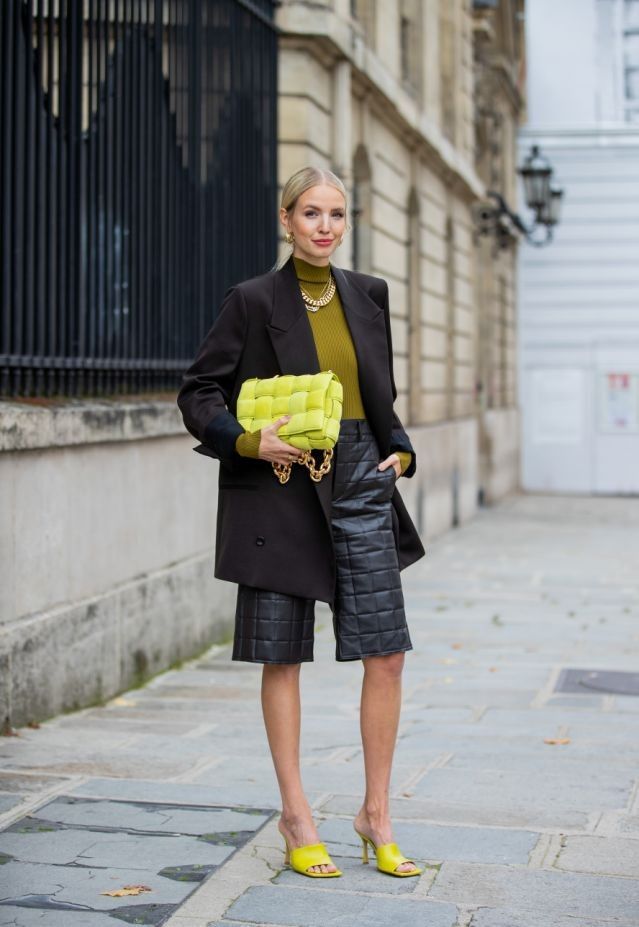 Capri pants: Ιδέες για ντύσιμο την Άνοιξη 2026 από τη δουλειά μέχρι τη βόλτα