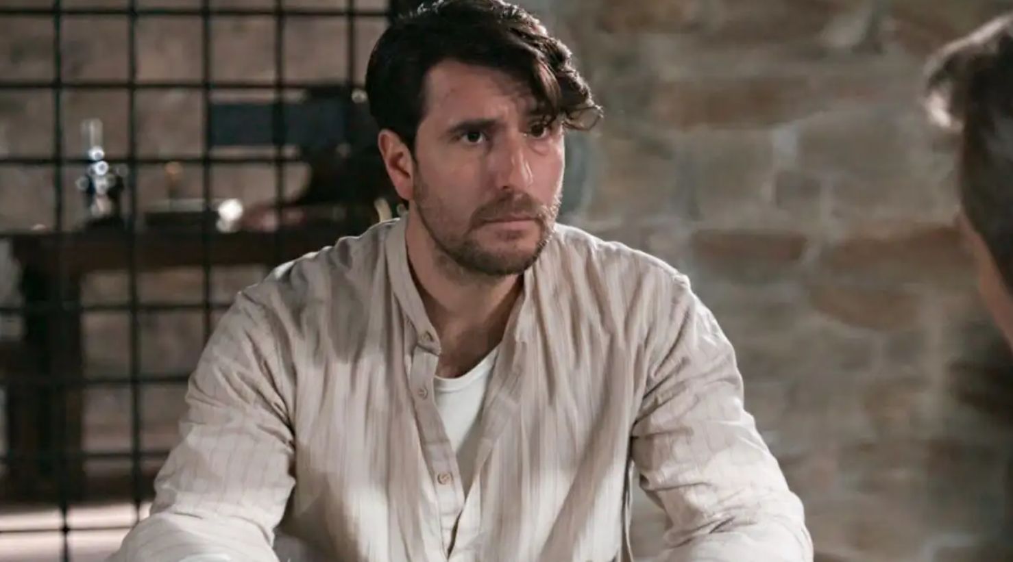 Grand Hotel: Η Κυβέλη φτάνει με τον Ρήγα σε ένα εγκαταλελειμμένο σπίτι και σοκάρεται