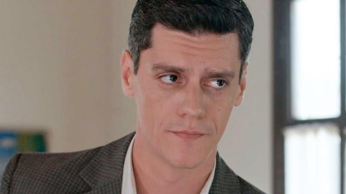 Grand Hotel: Ο Βλάσσης βάφει τα χέρια του με αίμα και τον σκοτώνει εν ψυχρώ