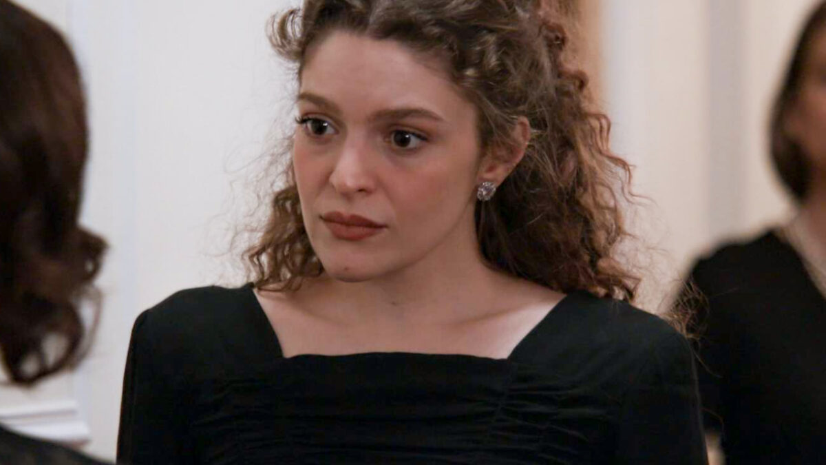 Grand hotel: «Είναι μοιχαλίδα» - Τη διασύρουν μπροστά σε όλο το ξενοδοχείο