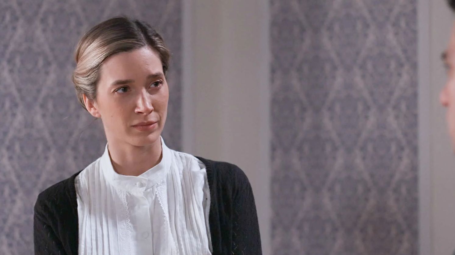 Grand hotel: Η Ελένη φτάνει στο σημείο χωρίς επιστροφή και ο Χρόνης την καταστρέφει