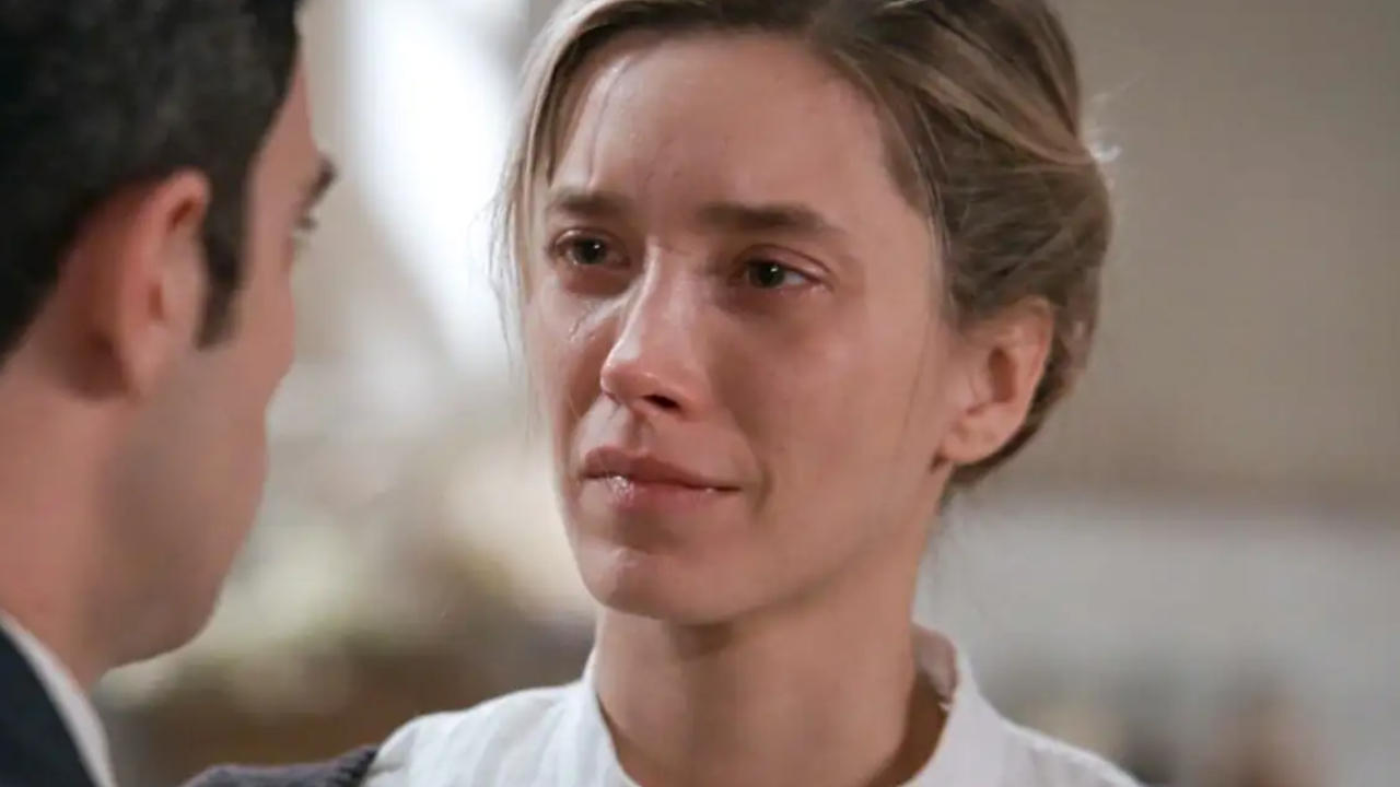 Grand hotel: Η Ελένη φτάνει στο σημείο χωρίς επιστροφή και ο Χρόνης την καταστρέφει