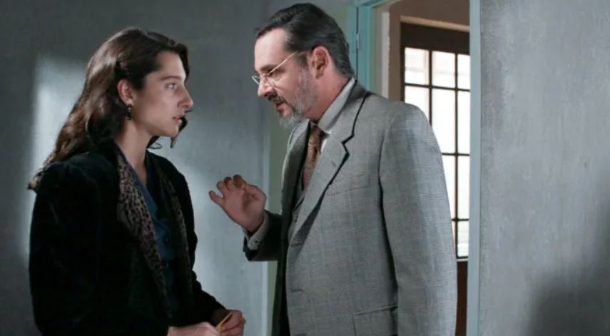 Grand hotel: Τη σαπίζουν στο ξύλο μέσα στο κελί της