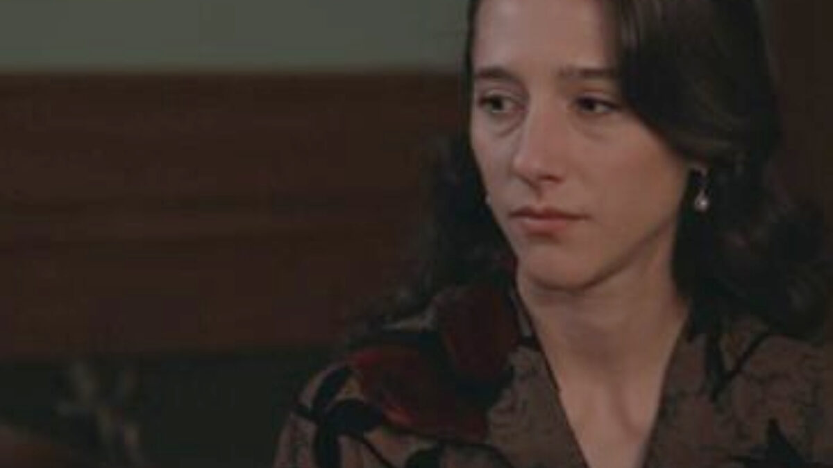 Grand hotel: Τη σαπίζουν στο ξύλο μέσα στο κελί της