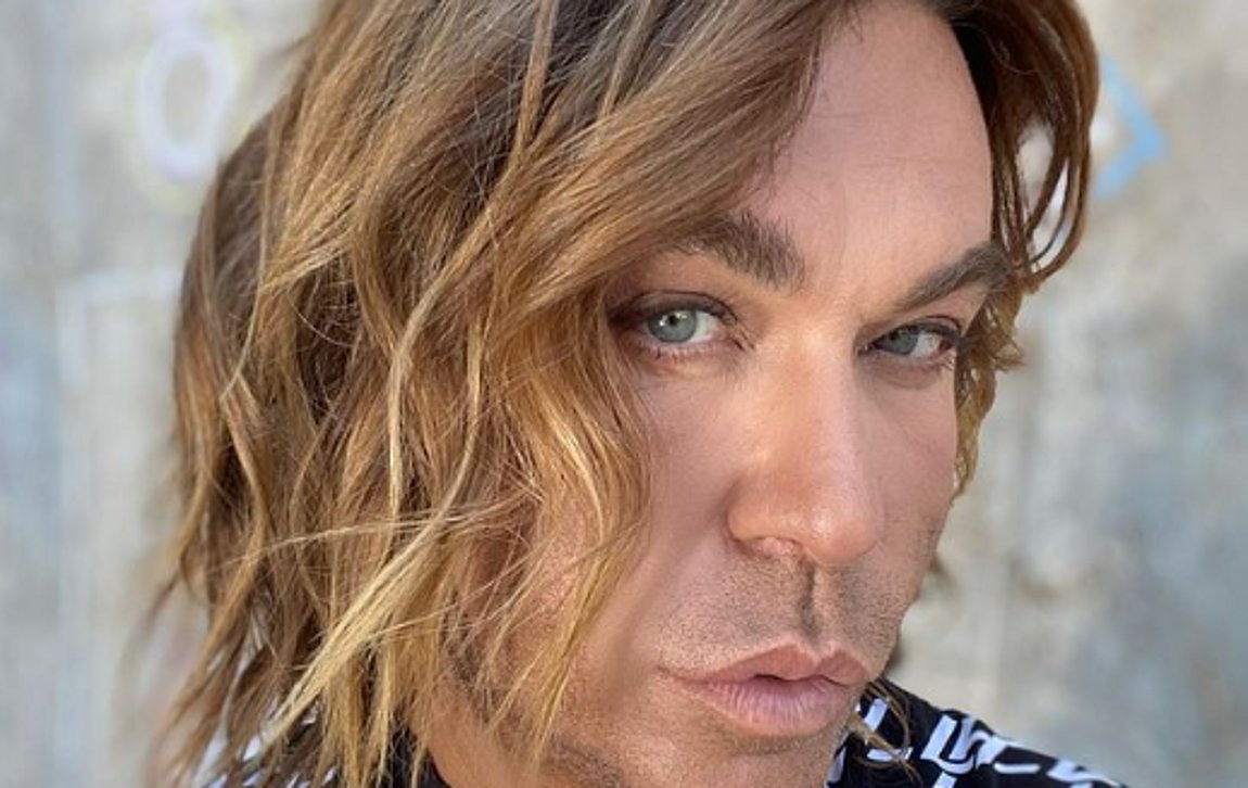 J2US: Ο Τρύφωνας Σαμαράς ντύνεται Βοσκοπούλα στο σημερινό επεισόδιο και έχει γίνει ήδη viral (βίντεο)