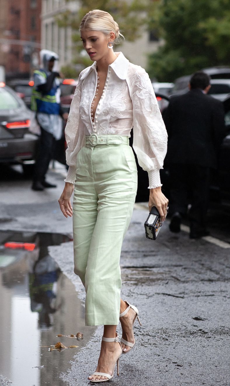 Mint green ντύσιμο: Ιδέες με το χρώμα που έγινε trend & έχει αέρα γαλλικού στιλ