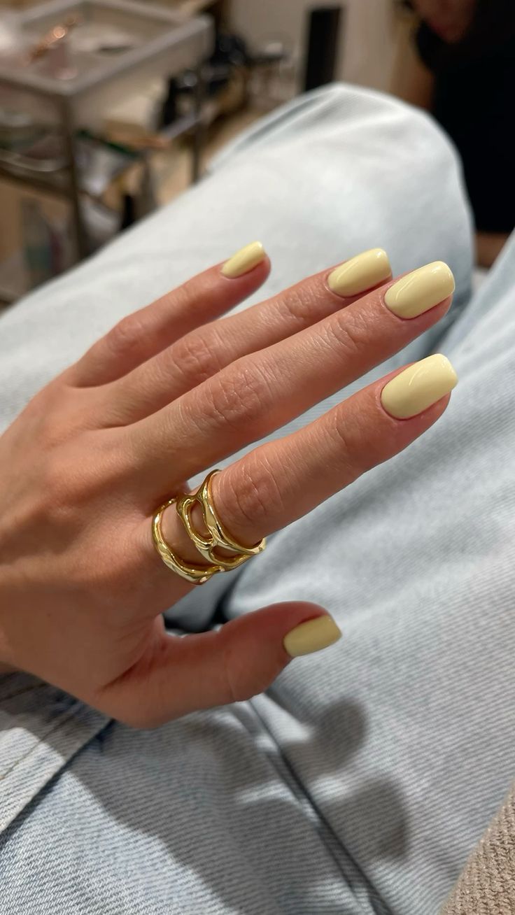 Sorbet yellow nails: Το νέο trend του Καλοκαιριού 2026 που ταιριάζει σε κάθε γυναίκα